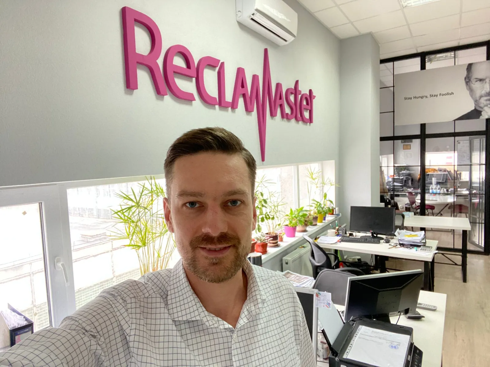 Виталий Козачек — основатель и CEO компании Рекламастер, в офисе компании