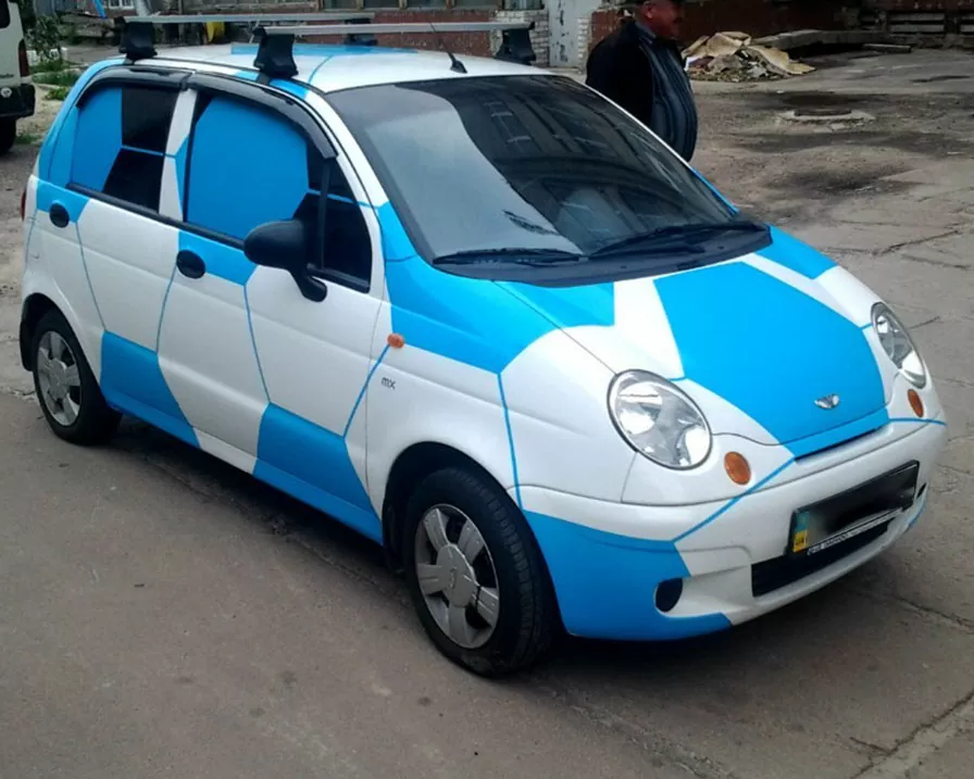 Рекламне брендування легкового авто зразок 2