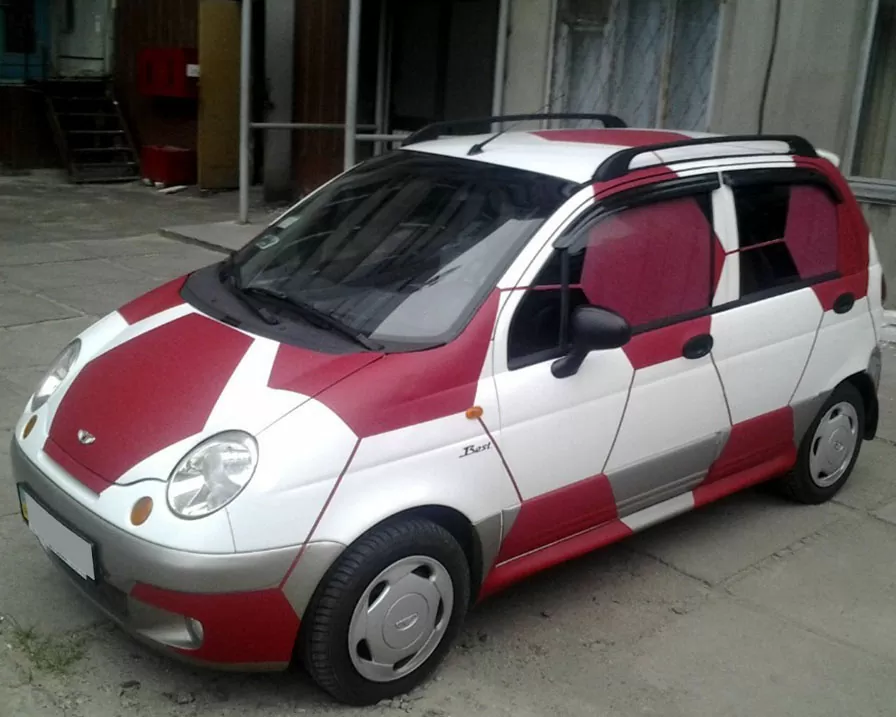 Обклеювання легкового авто рекламною плівкою зразок 3